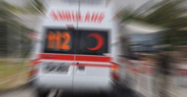 Otomobille Ambulans Çarpıştı: 3 Yaralı