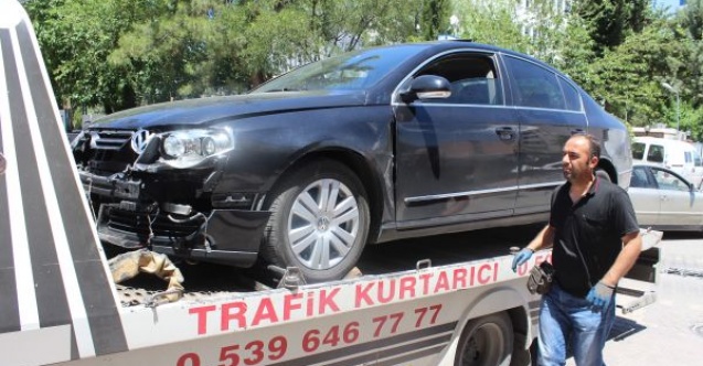 Otomobille hafif ticari araç çarpıştı: 2 Yaralı