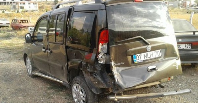 Otomobille hafif ticari araç çarpıştı: 6 yaralı