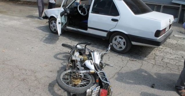 Otomobille motosiklet çarpıştı: 1 yaralı