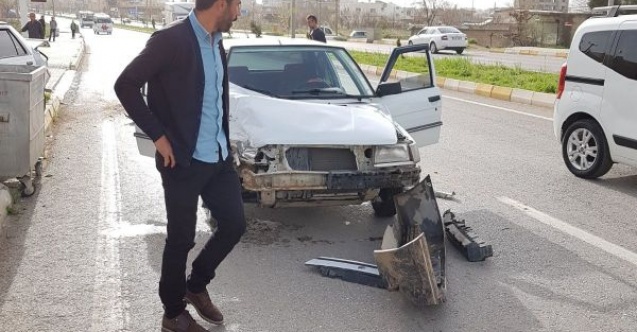 Otomobiller çarpıştı: 3 yaralı