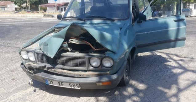 Otomobiller çarpıştı: 6 yaralı