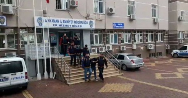 Otomobillerden müzik seti çalan 4 şahıstan 3ü tutuklandı