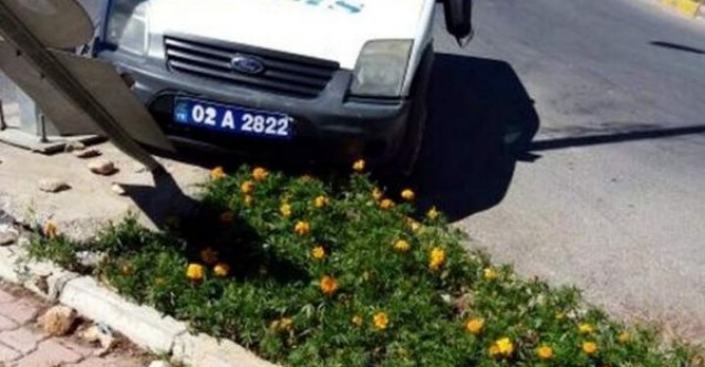 Polis aracı ile otomobil çarpıştı