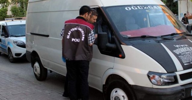 Polisin dur ikazına uymayan araçtan silah, bıçak ve balta çıktı
