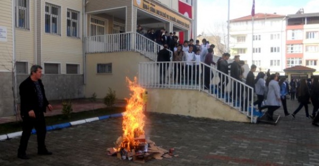 Sağlık Meslek Lisesinde yangın tatbikatı düzenlendi