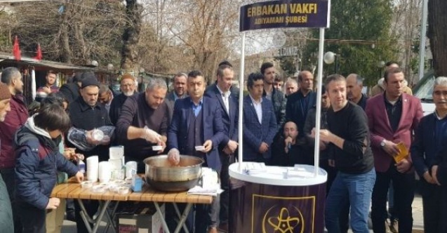 Şehitler için lokma tatlısı dağıtıldı