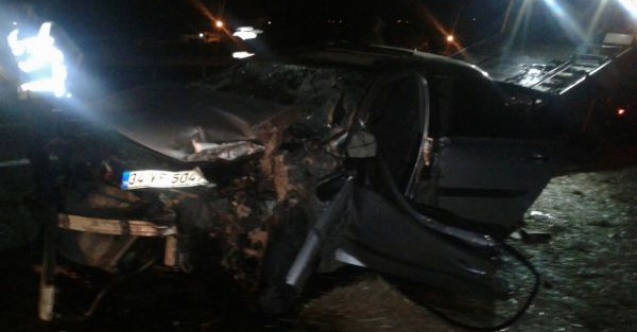 Seyir halindeki traktöre çarpan otomobil sürücüsü ağır yaralandı