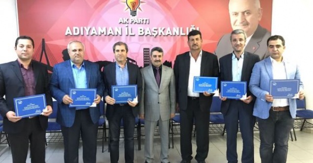 Siyaset akademisini bitirenlere belgeleri verildi