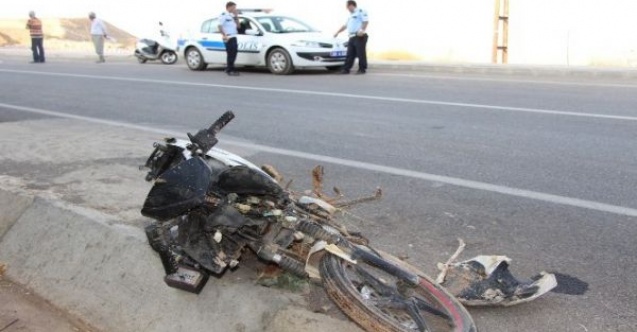 Su oluğuna giren motosiklet takla attı