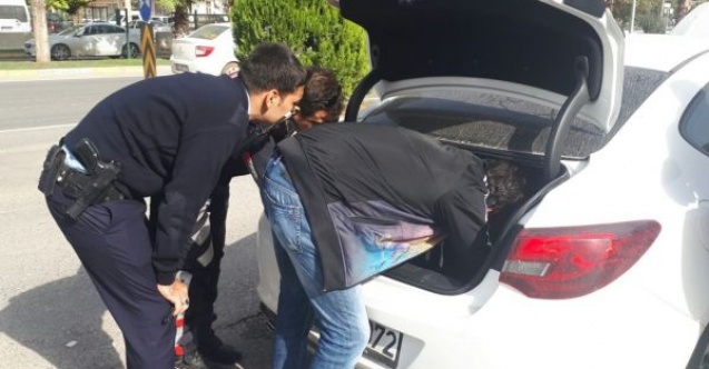 Şüpheli otomobil didik didik arandı