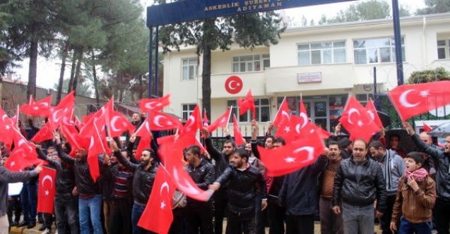 Suriyeliler Afrinde gönüllü asker olmak dilekçe verdi