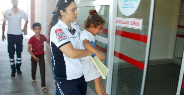 Tekeri patlayan motosiklet devrildi: 3 yaralı