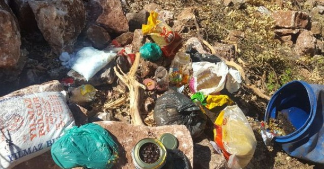 Teröristlere ait toprağa gömülü gıda maddesi ele geçirildi