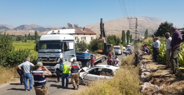Tır ile otomobil çarpıştı: 3 Yaralı