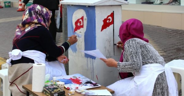 Trafolar asker ve bayrak resimleriyle süslendi