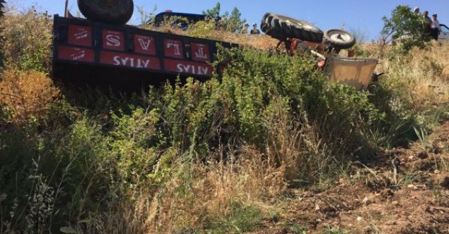 Traktör şarampole yuvarlandı