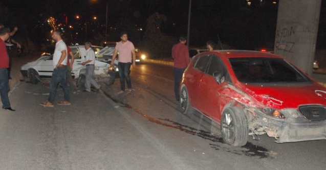 Üç araç birbirine girdi: 1 Yaralı