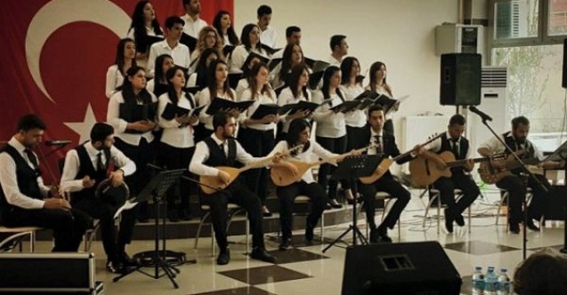 ÜNİVERSİTESİ ÖĞRENCİLERİNDEN TÜRK HALK MÜZİĞİ KONSERİ