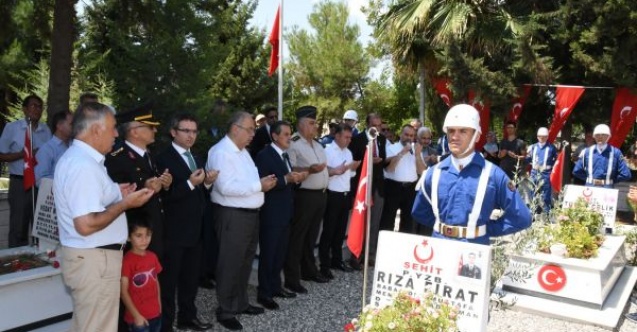 Vali Kalkancı ve il protokolü şehitliği ziyaret etti