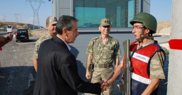 Vali Kalkancıdan jandarma ve polis uygulama noktasına ziyaret