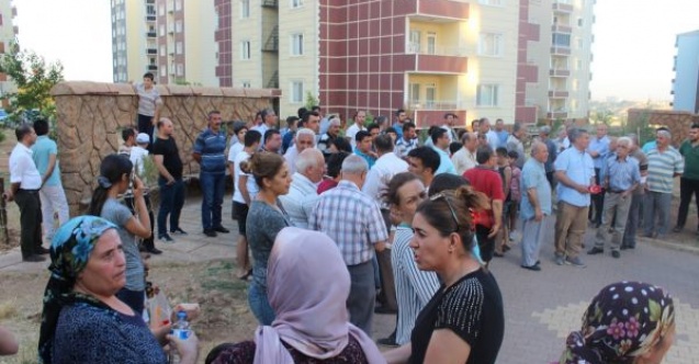 Vatandaşlar atık sudan geldiği iddia edilen koku nedeniyle basın açıklaması yaptı
