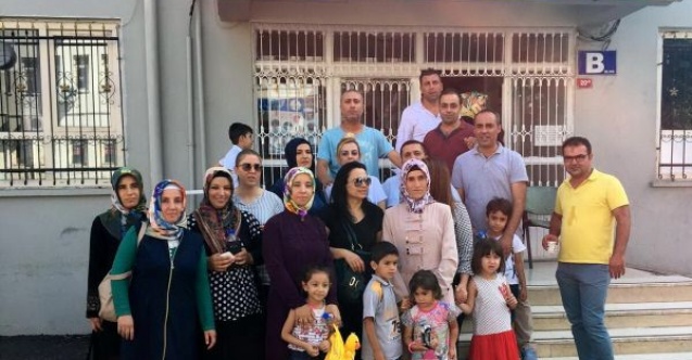 Veliler öğretmeni protesto etti