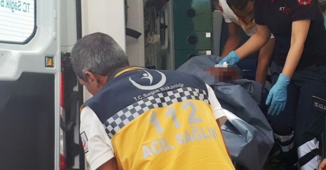 Yaşlı kadın intihar etmek isteyen genci son anda kurtardı