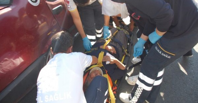 Yayaya Çarpmamak İsteyen Otomobiller Çarpıştı: 2 Yaralı