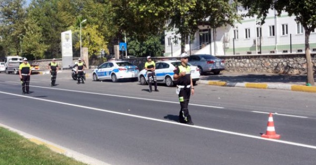 Yolcu minibüsünden çıkanlar pes dedirtti