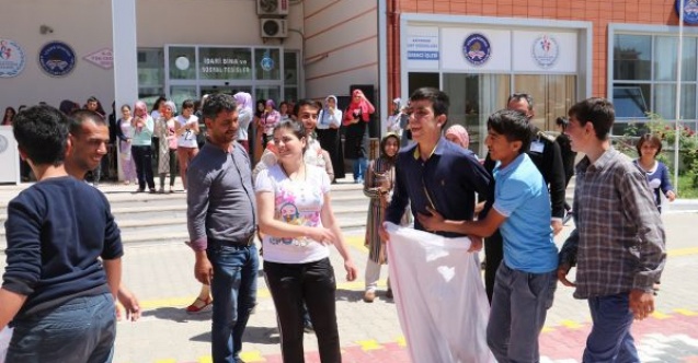 Yurt öğrencileri ve engelli öğrenciler doyasıya eğlendi